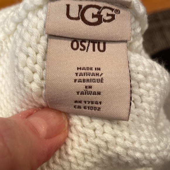 UGG white pompon hat - Picture 2 of 3